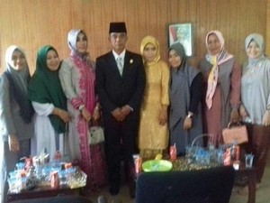 Anggota DPRD Luwu Utara Ini Bawa 3 Istri Saat Pelantikan