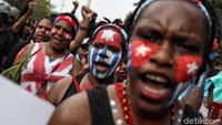 Aksi ini dilakukan oleh Aliansi Mahasiswa Papua dan Front Rakyat Indonesia untuk Papua Barat.