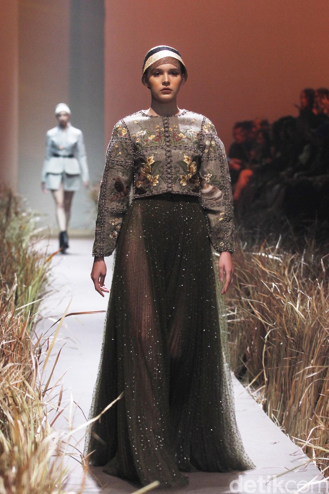 Fashion show karya busana couture Hian Tjen terinspirasi dari kehidupan kaum Amish, digelar di Dian Ballroom Raffles Hotel. Jakarta. Rabu [28/08/2019]. Foto: Mohammad Abduh/Wolipop