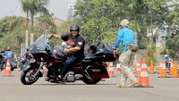 Tak tanggung-tanggung, pelatih Safety Riding Course ini datang dari Denwal Korlantas Polri. Instruktur Safety Riding Course 2019 ini adalah Denwal Korlantas Polri yang dipimpin Ipda Wahyu Martono. Foto: Dok. Eki Razaki/HOG Anak Elang Jakarta Chapter