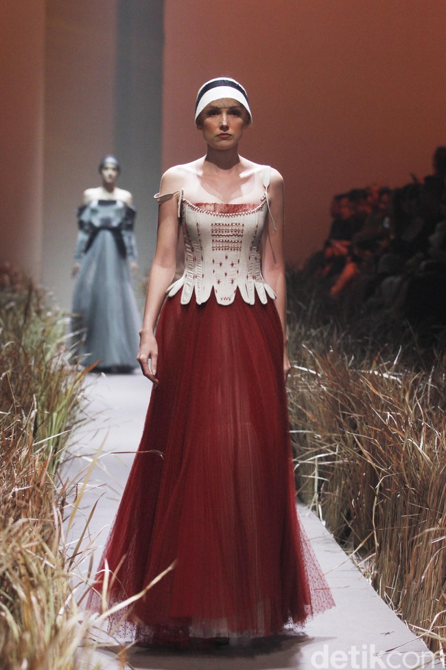 Fashion show karya busana couture Hian Tjen terinspirasi dari kehidupan kaum Amish, digelar di Dian Ballroom Raffles Hotel. Jakarta. Rabu [28/08/2019]. Foto: Mohammad Abduh/Wolipop