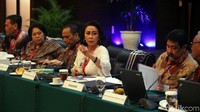 Selain pansel, ada dua orang panelis juga yang akan bertanya yaitu sosiolog hukum Universitas Indonesia Meutia Ghani-Rochman dan pengacara Luhut Pangaribuan.
