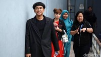 Dwi Andhika dan Chika Jessica saat ditemui di studio Trans TV, Kapten Tendean, Jakarta Selatan pada Rabu (28/8). Pool/Noel/detikFoto.