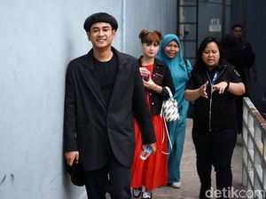 Dwi Andhika Pilih Rumah Bernuansa Tropis