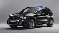 Mobil ini adalah BMW X5 Protection VR6. Secara kasat mata memang mobil ini seperti SUV pada umumnya. Namun siapa sangka, mobil ini bisa menahan serangan peluru 7,62×39 mm dari AK-47 yang secara resmi dikenal sebagai armor level VR6. Foto: Dok. BMW