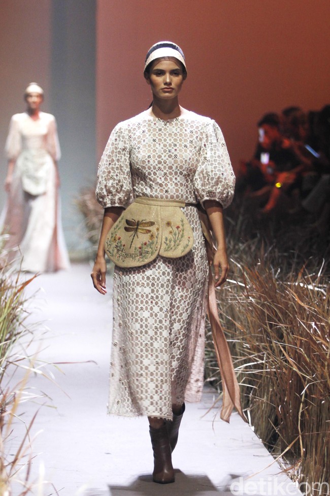 Fashion show karya busana couture Hian Tjen terinspirasi dari kehidupan kaum Amish, digelar di Dian Ballroom Raffles Hotel. Jakarta. Rabu [28/08/2019]. Foto: Mohammad Abduh/Wolipop