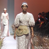 Fashion show karya busana couture Hian Tjen terinspirasi dari kehidupan kaum Amish, digelar di Dian Ballroom Raffles Hotel. Jakarta. Rabu [28/08/2019]. Foto: Mohammad Abduh/Wolipop