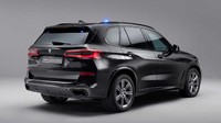 Ada juga aluminium untuk menjaga bagian bawah bodi mobil dan bagasi. Foto: Dok. BMW