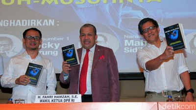 Gelora Kata-Kata Fahri Hamzah Mengkristal Dalam Buku