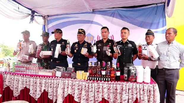 Bea-Cukai Belawan Musnahkan Ribuan Batang Rokok dan Minuman Alkohol