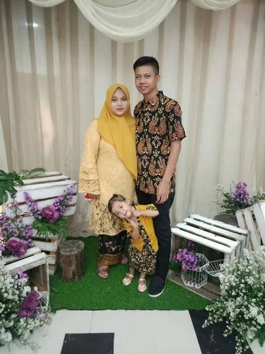 Viral, Pria Tasikmalaya Belikan Perhiasan untuk Istrinya dari Tabungan Berhenti Merokok Viral, Pria Tasikmalaya Belikan Perhiasan untuk Istrinya dari Tabungan Berhenti Merokok
