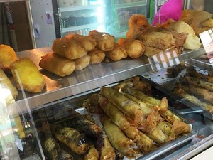 Pistales: Nostalgia Ngemil Pisang Tahu Risoles yang Legendaris