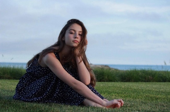 Ada sosok Catherine di wajah Carys. Fitur dan garis wajah putri Carys menyerupai Catherine saat muda.  Foto: Instagram@carys.douglas