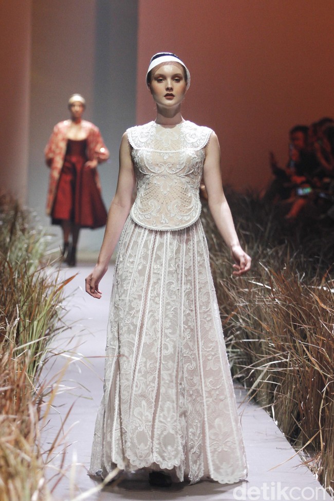 Fashion show karya busana couture Hian Tjen terinspirasi dari kehidupan kaum Amish, digelar di Dian Ballroom Raffles Hotel. Jakarta. Rabu [28/08/2019]. Foto: Mohammad Abduh/Wolipop