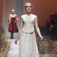 Fashion show karya busana couture Hian Tjen terinspirasi dari kehidupan kaum Amish, digelar di Dian Ballroom Raffles Hotel. Jakarta. Rabu [28/08/2019]. Foto: Mohammad Abduh/Wolipop