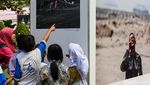 Antusiasnya Siswa SD Melihat Rekam Jakarta Dalam Foto