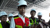 Jokowi memnberikan keterangan pers terkait Yogyakarta International Airport (YIA).