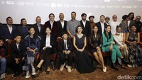 Tara Basro bersama para cast film Gundala dan juga superhero Bumilangit saat ditemui di kawasan Epicentrum, Kuningan, Jakarta Selatan pada Rabu (28/8). Pool/Ismail/detikFoto.