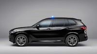Agar bisa tahan peluru, BMW melengkapi X5 Protection VR6 ini dengan panel baja berkekuatan tinggi di pintu, rangka samping hingga atap.  Foto: Dok. BMW