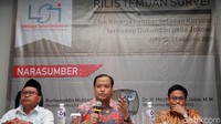 Hadir Peneliti Lembaga Survei Indonesia (LSI), Burhanudin Muhtadi, Koordinator ICW Adnan Topan Husodo, Sekretaris Lakpesdam PBNU Marzuki Wahid, dan moderator Ahmad Khoirul Umam dalam rilis survei LSI yang digelar di Jakarta, Kamis (29/8/2019).