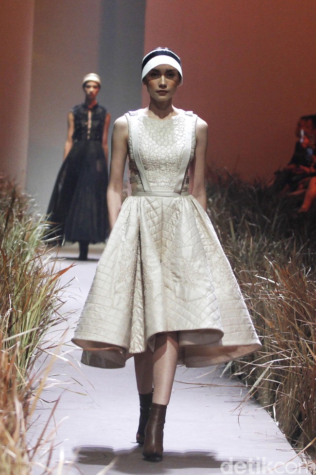 Fashion show karya busana couture Hian Tjen terinspirasi dari kehidupan kaum Amish, digelar di Dian Ballroom Raffles Hotel. Jakarta. Rabu [28/08/2019]. Foto: Mohammad Abduh/Wolipop