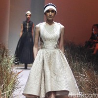 Fashion show karya busana couture Hian Tjen terinspirasi dari kehidupan kaum Amish, digelar di Dian Ballroom Raffles Hotel. Jakarta. Rabu [28/08/2019]. Foto: Mohammad Abduh/Wolipop