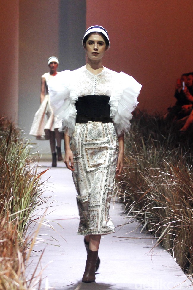 Fashion show karya busana couture Hian Tjen terinspirasi dari kehidupan kaum Amish, digelar di Dian Ballroom Raffles Hotel. Jakarta. Rabu [28/08/2019]. Foto: Mohammad Abduh/Wolipop