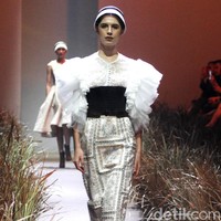 Fashion show karya busana couture Hian Tjen terinspirasi dari kehidupan kaum Amish, digelar di Dian Ballroom Raffles Hotel. Jakarta. Rabu [28/08/2019]. Foto: Mohammad Abduh/Wolipop