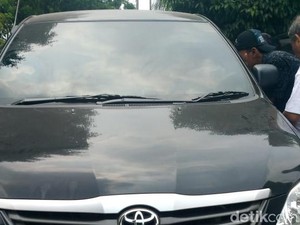 Pria Ditemukan Tewas Terbakar Dalam Mobil di Bekasi
