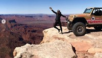Wanita berusia 39 tahun itu juga menyukai off-road dan berpetualang. Dok. Instagram/thejessicombs