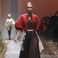 Fashion show karya busana couture Hian Tjen terinspirasi dari kehidupan kaum Amish, digelar di Dian Ballroom Raffles Hotel. Jakarta. Rabu [28/08/2019]. Foto: Mohammad Abduh/Wolipop