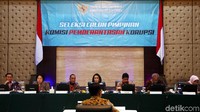 Sembilan orang pansel capim KPK yaitu Yenti Garnasih, Indriyanto Senoadji, Harkristuti Harkrisnowo, Marcus Priyo Gunarto, Diani Sadia Wati, Mualimin Abdi, Hendardi, Hamdi Moeloek dan Al Araf akan mengajukan pertanyaan kepada para capim secara bergantian selama 1 jam.