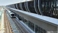 Stasiun Balapan Solo ini nantinya akan terhubung dengan Bandara Internasional Adi Seomarmo dan Bandara Internasional Yogyakarta (YIA).
