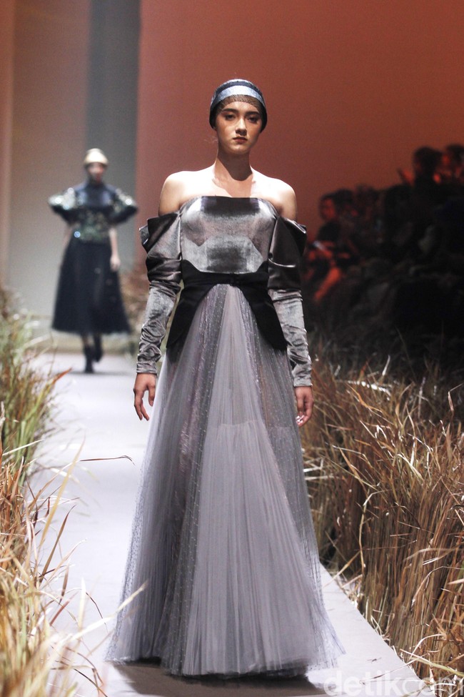 Fashion show karya busana couture Hian Tjen terinspirasi dari kehidupan kaum Amish, digelar di Dian Ballroom Raffles Hotel. Jakarta. Rabu [28/08/2019]. Foto: Mohammad Abduh/Wolipop
