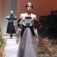 Fashion show karya busana couture Hian Tjen terinspirasi dari kehidupan kaum Amish, digelar di Dian Ballroom Raffles Hotel. Jakarta. Rabu [28/08/2019]. Foto: Mohammad Abduh/Wolipop