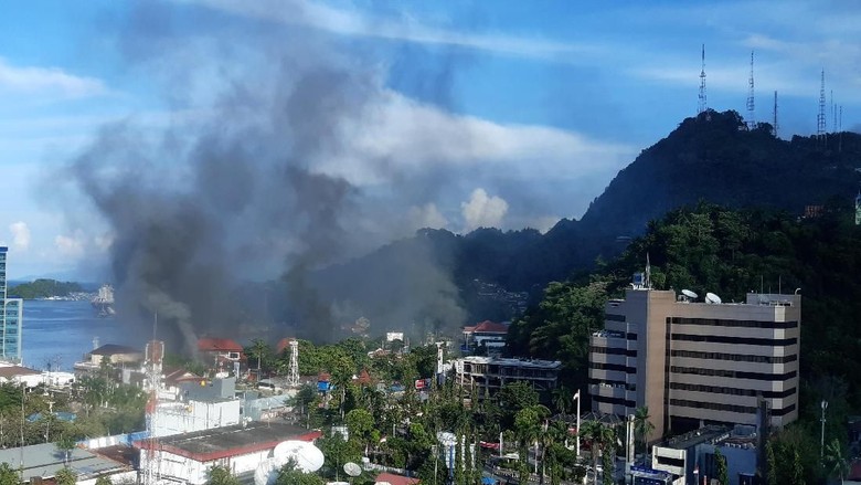 Hingga Pagi Ini Komunikasi Via Telepon-Internet di Jayapura Masih Terputus Hingga Pagi Ini Komunikasi Via Telepon-Internet di Jayapura Masih Terputus