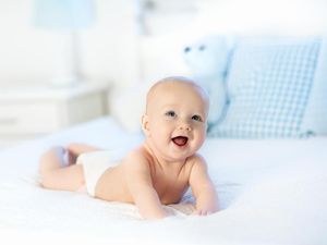 Bukan Cuma Bayi, Orang Dewasa Juga Butuh Tummy Time, Ini Manfaatnya