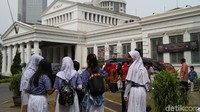 Anak-anak sekolah datang bergantian, Mereka bisa belajar sejarah, arkeologi, geografi di museum ini dengan cara yang menarik. (Tasya/detikcom)