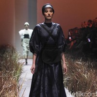 Fashion show karya busana couture Hian Tjen terinspirasi dari kehidupan kaum Amish, digelar di Dian Ballroom Raffles Hotel. Jakarta. Rabu [28/08/2019]. Foto: Mohammad Abduh/Wolipop