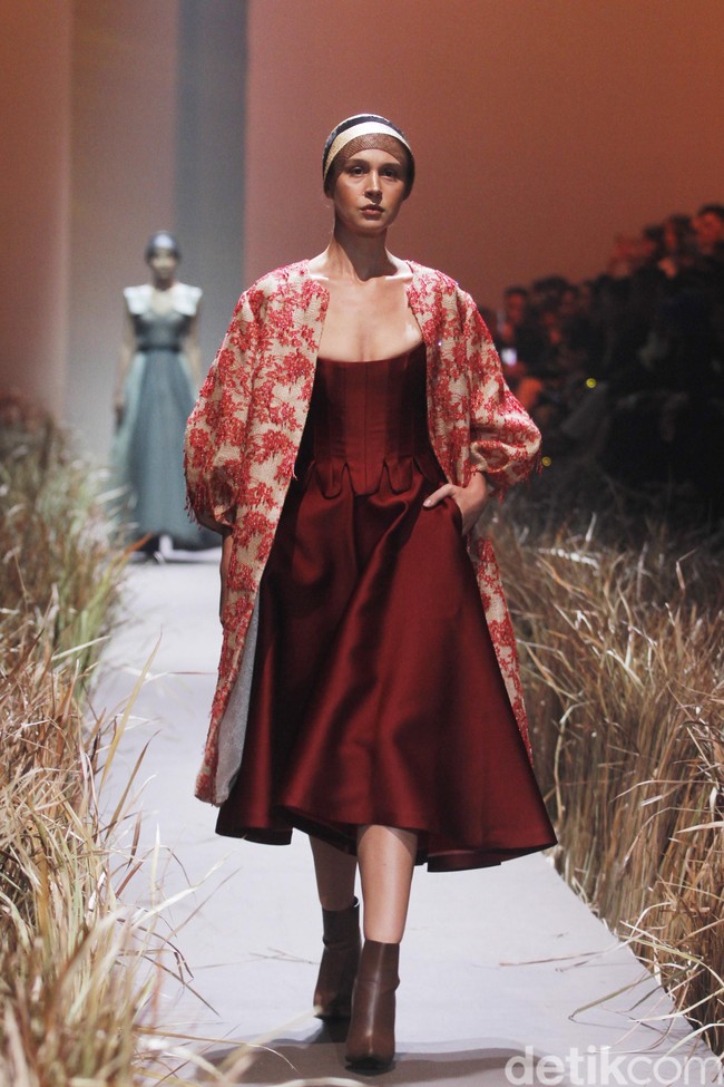 Fashion show karya busana couture Hian Tjen terinspirasi dari kehidupan kaum Amish, digelar di Dian Ballroom Raffles Hotel. Jakarta. Rabu [28/08/2019]. Foto: Mohammad Abduh/Wolipop