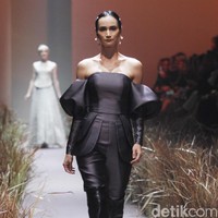 Fashion show karya busana couture Hian Tjen terinspirasi dari kehidupan kaum Amish, digelar di Dian Ballroom Raffles Hotel. Jakarta. Rabu [28/08/2019]. Foto: Mohammad Abduh/Wolipop