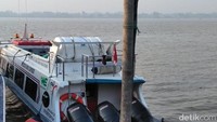 Kapal yang juga milik M Adam. BNN sangat menyayangkan putusan MA mengubah hukuman mati jadi 20 tahun penjara. Selain itu Adam yang telah divonis atas kasus yang sama, masih bisa mengendalikan peredaran narkotika dari dalam lapas