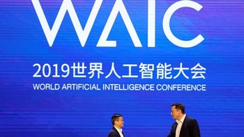 Keduanya menjadi pembicara pada ajang World Artificial Intelligence Conference yang berlangsung pada 29-31 Agustus di Shanghai, China. Foto: Reuters