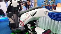 Motor listrik ini menggunakan bodi berbahan serat alam. Serat alam ini memiliki kandungan bahan yang nyaris mirip dengan fiberglass yang biasa digunakan sebagai bodi motor.