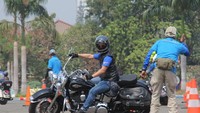 Bikers moge ini dilatih secara teori dan praktik. Bikers juga diajarkan etika berkendara dan menaati aturan lalu lintas. Foto: Dok. Eki Razaki/HOG Anak Elang Jakarta Chapter