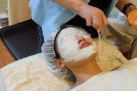 Mencoba Perawatan Wajah dengan Bahan Alami di Excellent Aesthetic