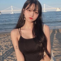 Park Min Jung dikenal sebagai livestreamer atau BJ (Broadcast Jockey) di situs streaming AfreecaTV. Beberapa waktu lalu, wanita cantik tersebut jadi topik hangat setelah mengungkap pesan bernada seksual yang dikirim personel CNBLUE, Lee Jonghyun. Foto: Instagram @1995.mj