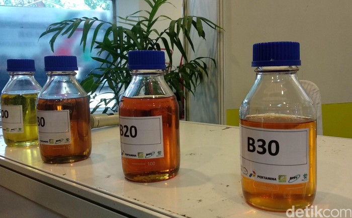 Kementerian ESDM lewat Balitbang masih melakukan serangkaian uji coba bahan bakar campuran biodiesel 30% atau B30. Saat ini tahapan uji coba telah mencapai 70%.