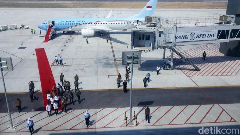 Presiden RI, Joko Widodo (Jokowi) meninjau progress pembangunan Yogyakarta International Airport (YIA), Kecamatan Temon, Kabupaten Kulon Progo, Kamis (29/8/2019).
