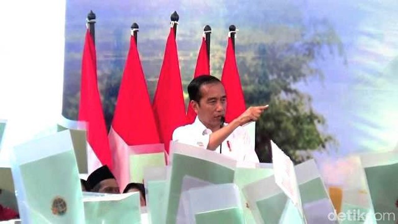 Jokowi Bagikan 3.800 Sertifikat Tanah di Purworejo Jokowi Bagikan 3.800 Sertifikat Tanah di Purworejo